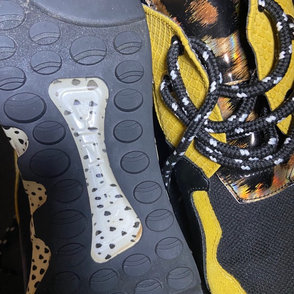 Shoes - Picture 5 of 6